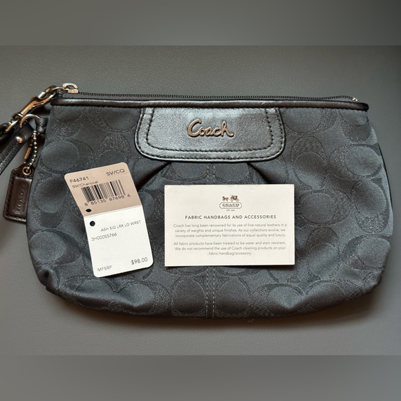 Coach wristlet - Picture 2 of 6